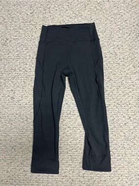 Lululemon groove leggings. Black
Size 4. 
Athletic. Workout. Gym.